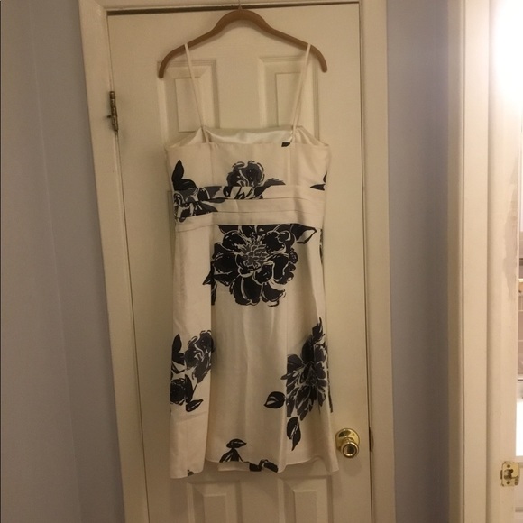 Ann Taylor 100% Silk Dress, Size 8 - Picture 2 of 3